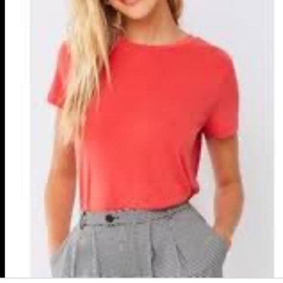 Forever 21 Tops - Forever 21 Red Vented Crew Neck Tee!